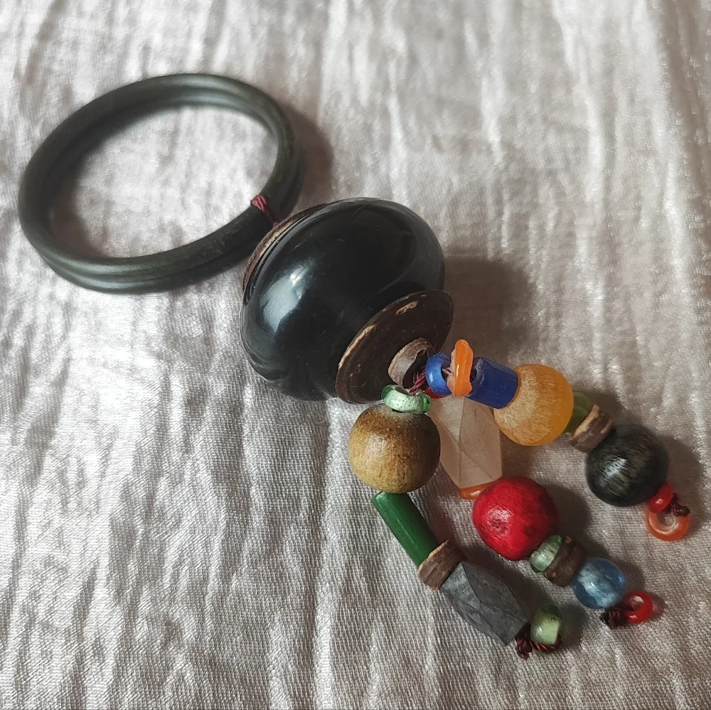 Set of 4 Four Beaded Beads Napkin Holders Rings Carved Resin Lucite Vintage EUC